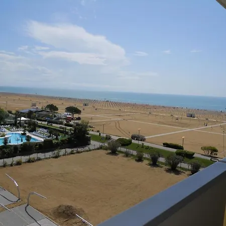 Modern Flat For 8 People With Swimming Pool 아파트