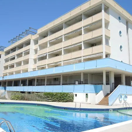 Modern Flat For 8 People With Swimming Pool アパート