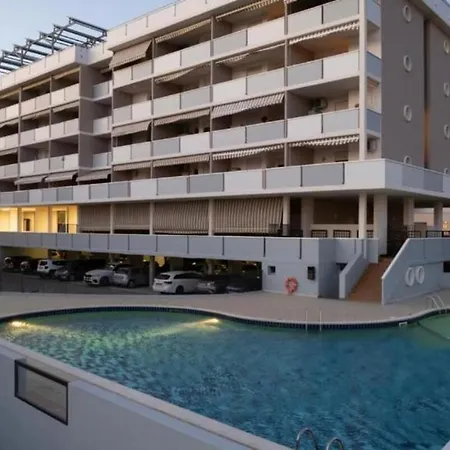 Modern Flat For 8 People With Swimming Pool
