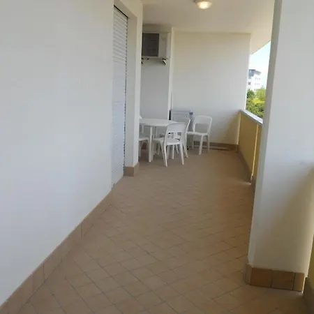 アパート Modern Flat For 8 People With Swimming Pool ビビオーネ