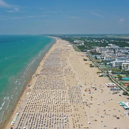 Modern Flat For 8 People With Swimming Pool Bibione