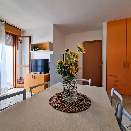 Modern Flat For 8 People With Swimming Pool