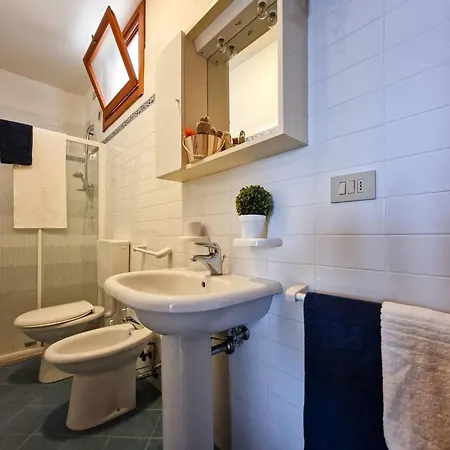 Modern Flat With Swimming Pool Apartmán