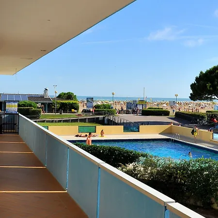 Modern Flat With Swimming Pool