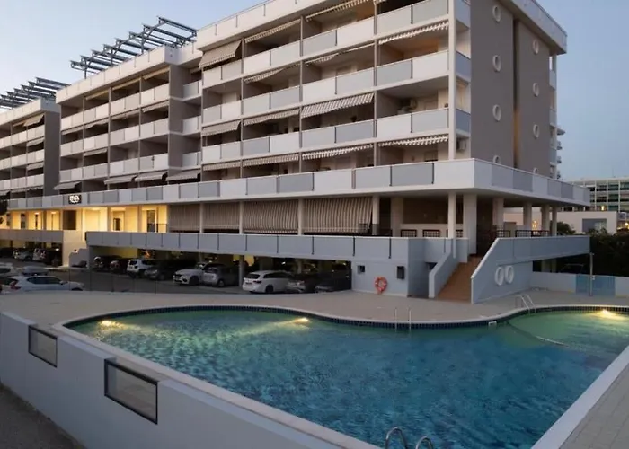 Modern Flat For 8 People With Swimming Pool Apartmán