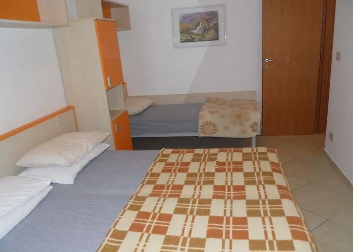 Apartmán Modern Flat For 8 People With Swimming Pool *