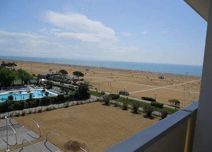 Modern Flat For 8 People With Swimming Pool