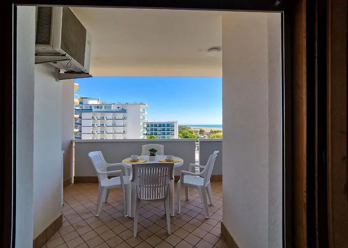 Modern Flat For 8 People With Swimming Pool Apartmán *