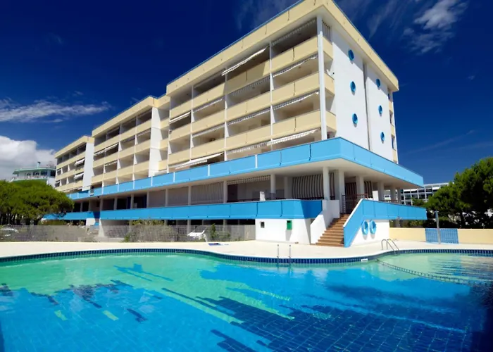 Modern Flat For 8 People With Swimming Pool