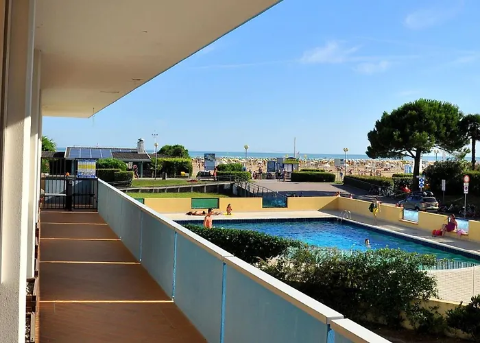 Modern Flat For 8 People With Swimming Pool Apartmán Bibione